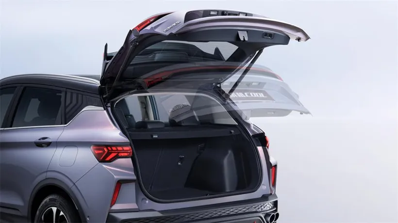 GEELY COOLRAY 5