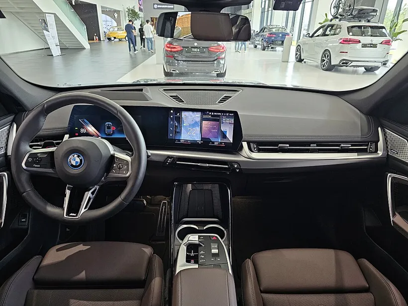 BMW iX1 2025 xDrive30L X Design Pkg 2
